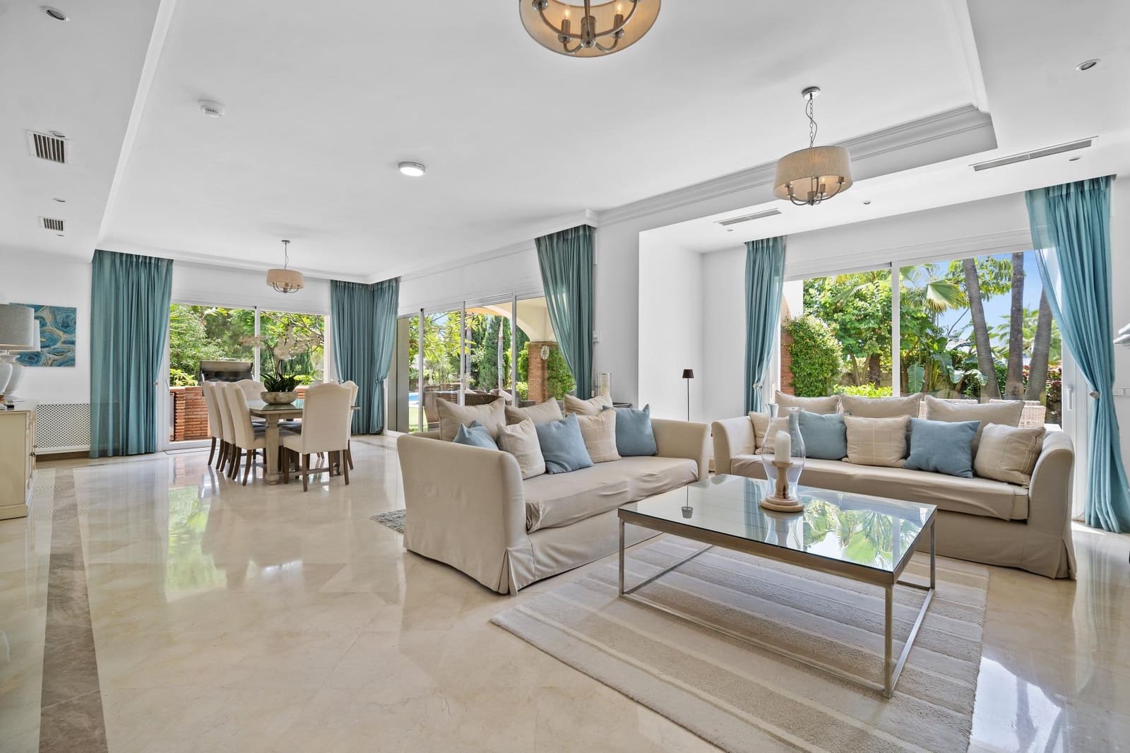 5 bedroom Villa for sale in Benahavis with pool garage - € 2,850,000 (Ref: 7746494)