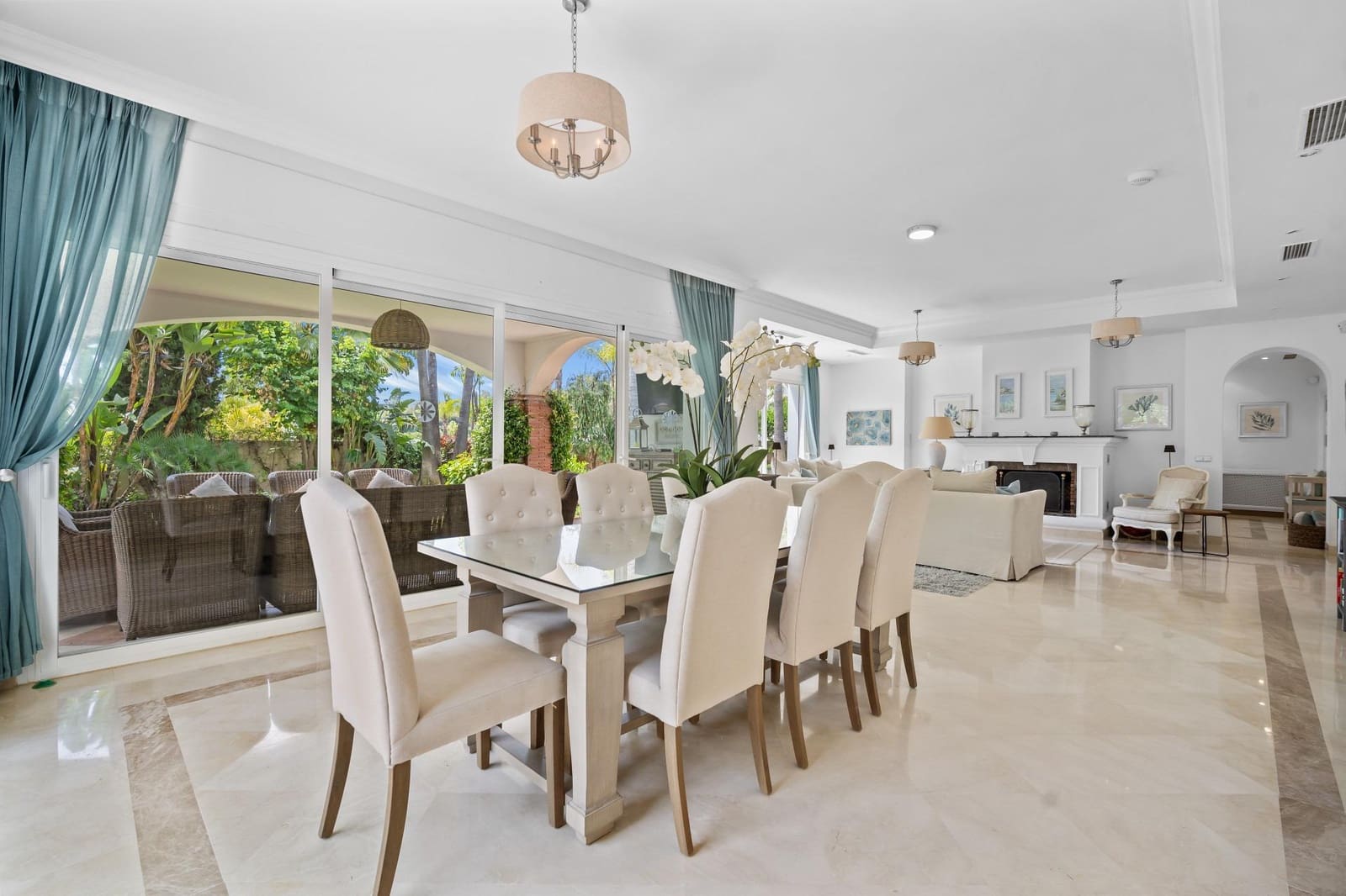 5 bedroom Villa for sale in Benahavis with pool garage - € 2,850,000 (Ref: 7746494)