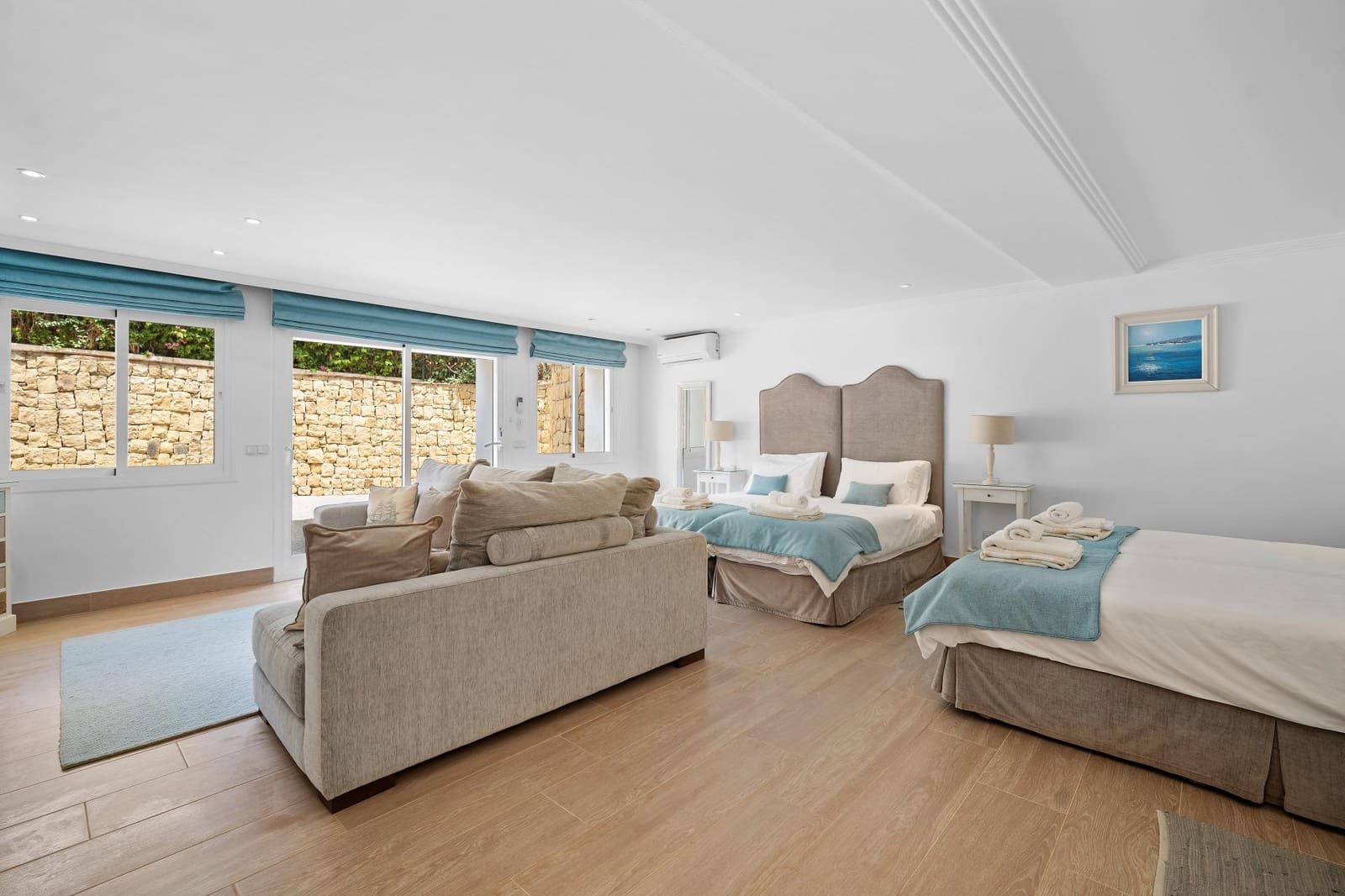 5 bedroom Villa for sale in Benahavis with pool garage - € 2,850,000 (Ref: 7746494)