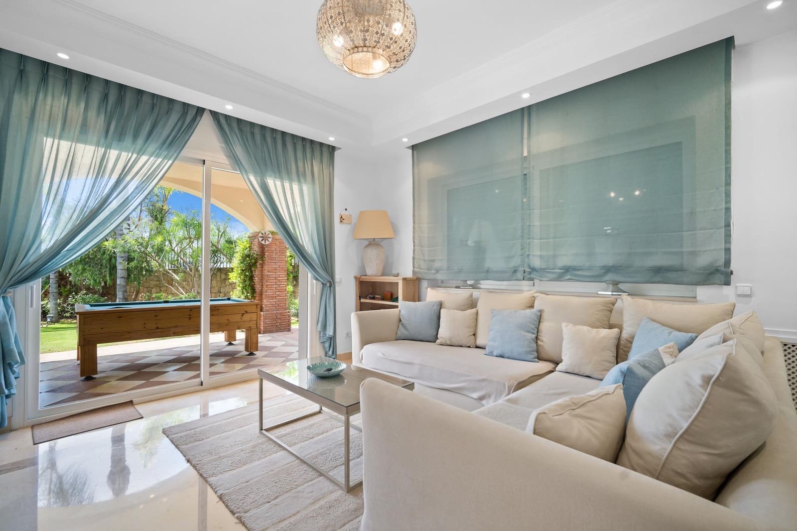 5 bedroom Villa for sale in Benahavis with pool garage - € 2,850,000 (Ref: 7746494)