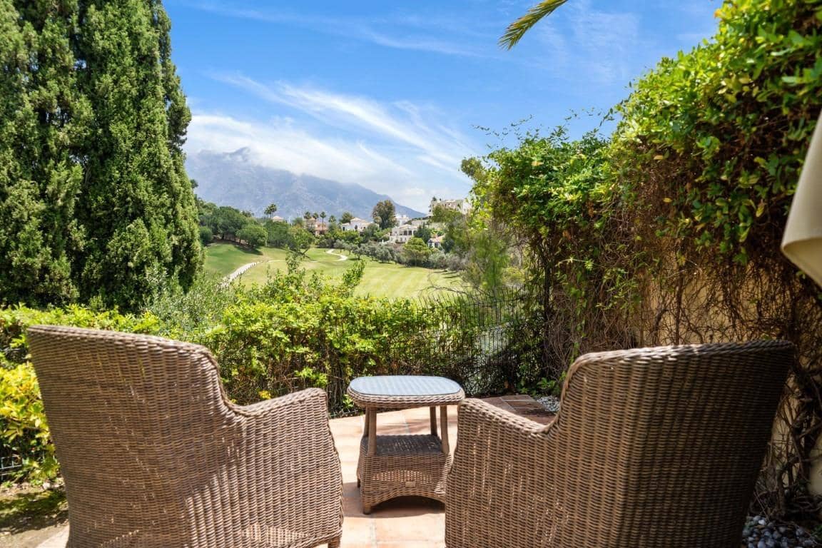 5 bedroom Villa for sale in Benahavis with pool garage - € 2,850,000 (Ref: 7746494)