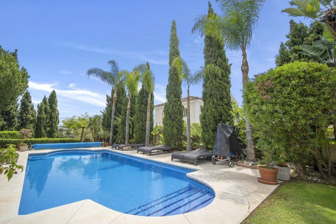 5 bedroom Villa for sale in Benahavis with pool garage - € 2,850,000 (Ref: 7746494)