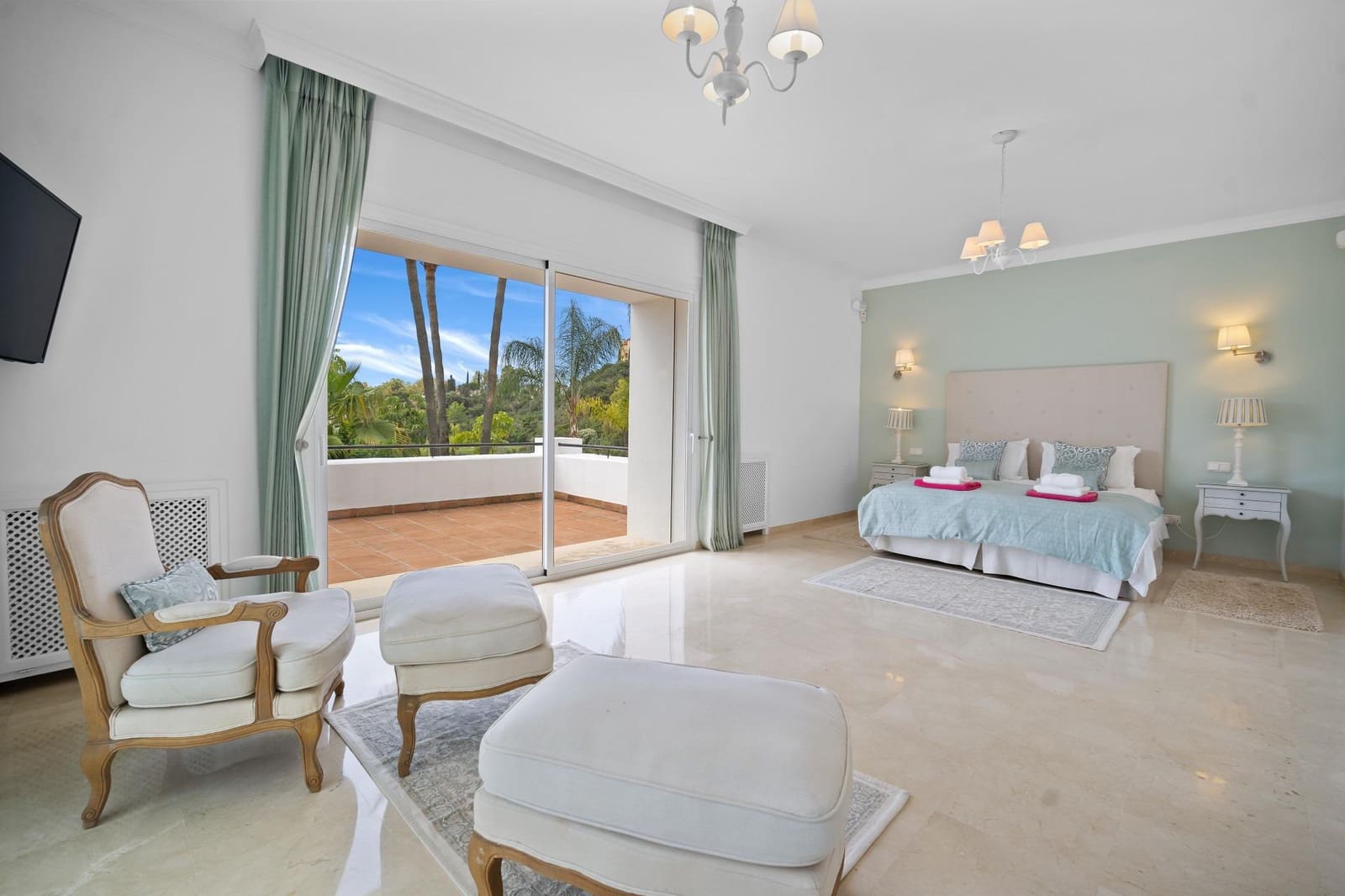 5 bedroom Villa for sale in Benahavis with pool garage - € 2,850,000 (Ref: 7746494)