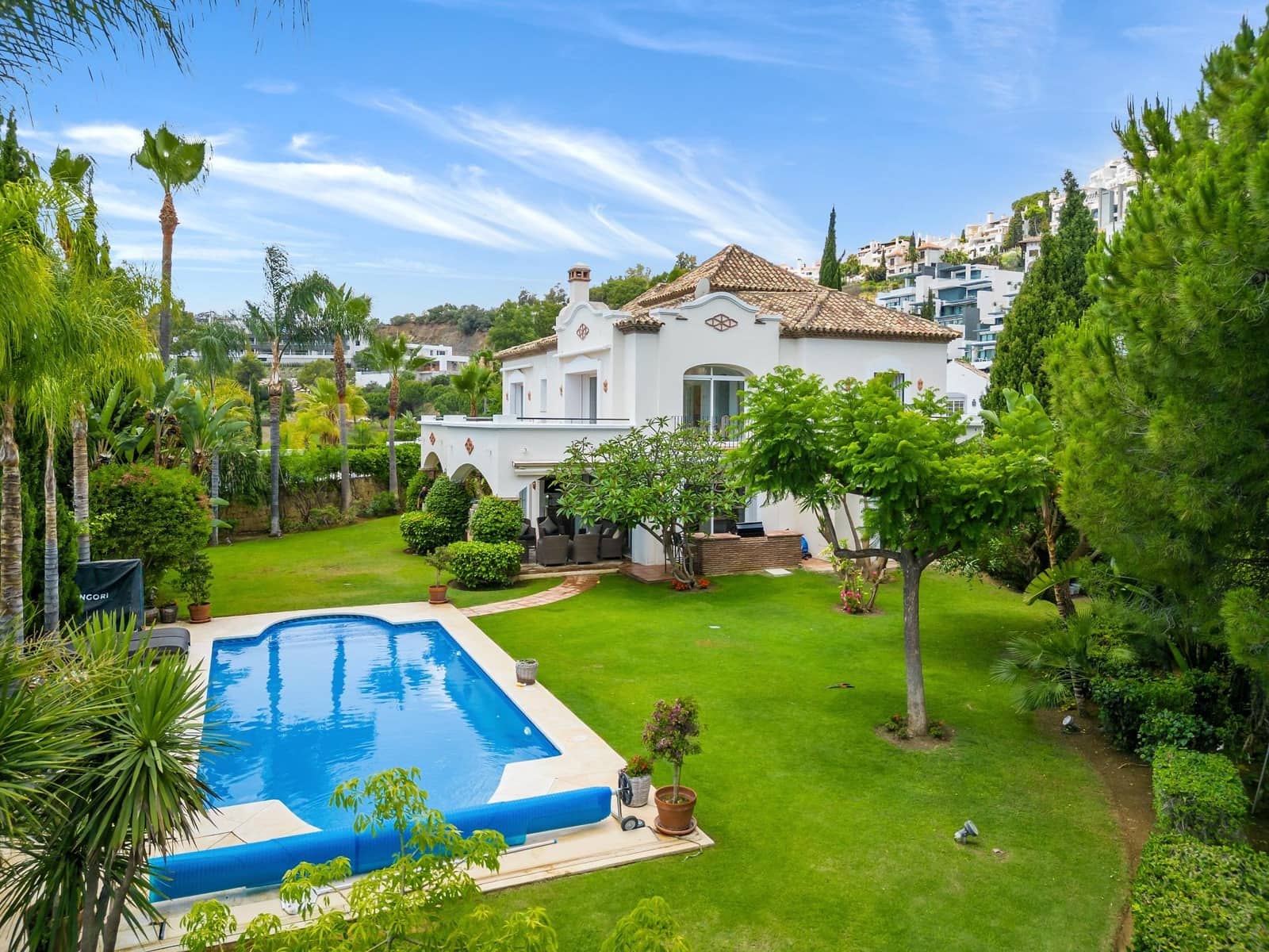 5 bedroom Villa for sale in Benahavis with pool garage - € 2,850,000 (Ref: 7746494)