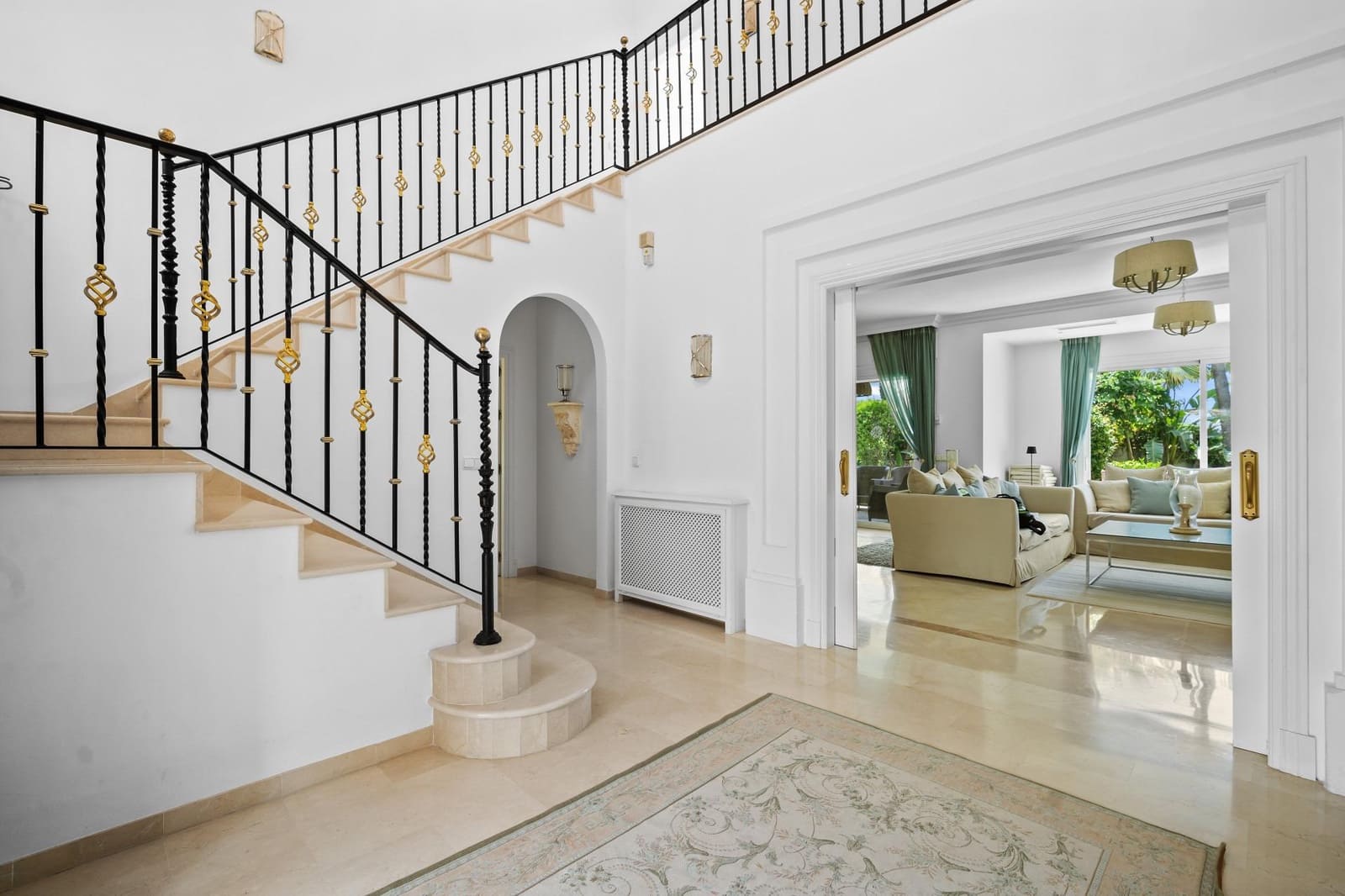 5 bedroom Villa for sale in Benahavis with pool garage - € 2,850,000 (Ref: 7746494)