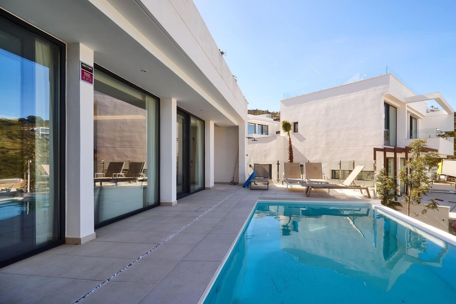 4 sovrum Villa till salu i La Cala de Mijas med pool garage - 945 000 € (Ref: 7782735)