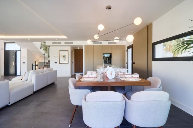 4 soverom Villa til salgs i La Cala de Mijas, Mijas med svømmebasseng garasje - € 945 000 (Ref: 7782735)