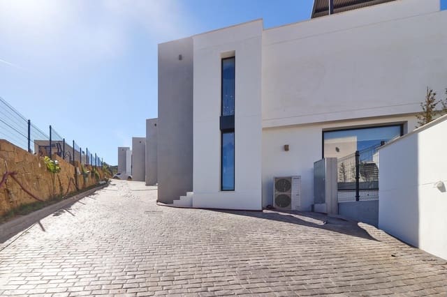 4 soverom Villa til salgs i La Cala de Mijas, Mijas med svømmebasseng garasje - € 945 000 (Ref: 7782735)