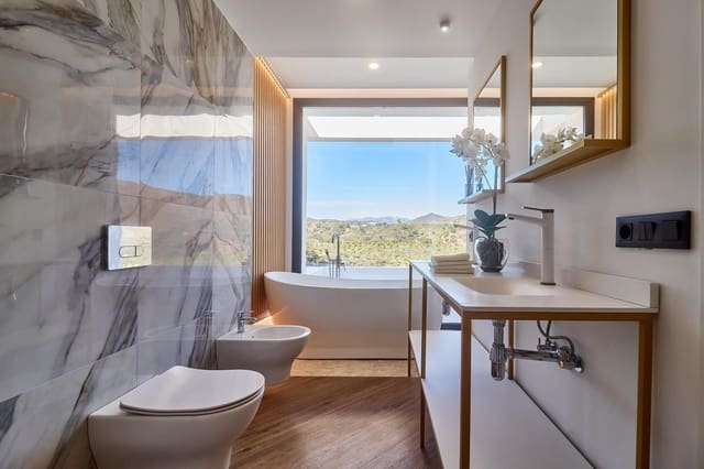 4 soverom Villa til salgs i La Cala de Mijas, Mijas med svømmebasseng garasje - € 945 000 (Ref: 7782735)