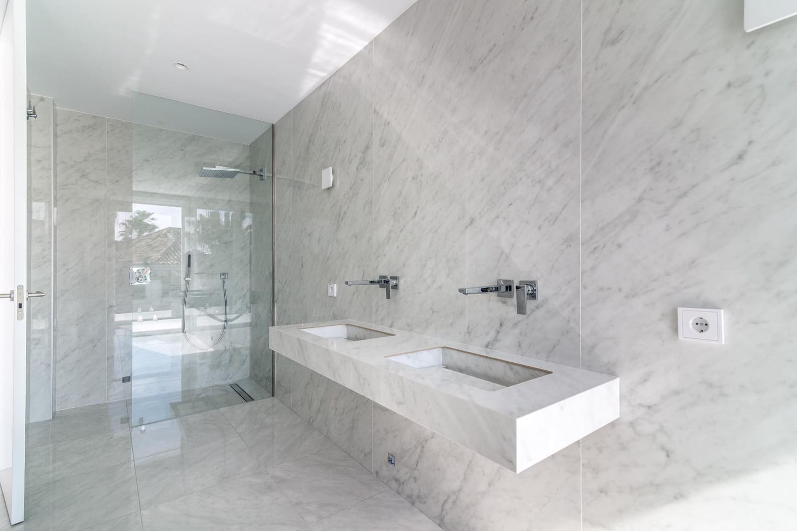 8 bedroom Villa for sale in Marbella with pool garage - € 7,900,000 (Ref: 7782744)