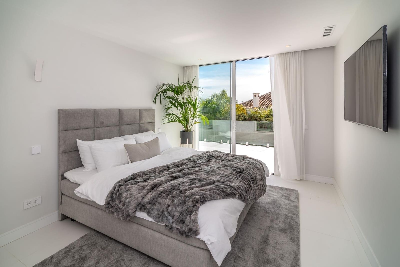 8 bedroom Villa for sale in Marbella with pool garage - € 7,900,000 (Ref: 7782744)