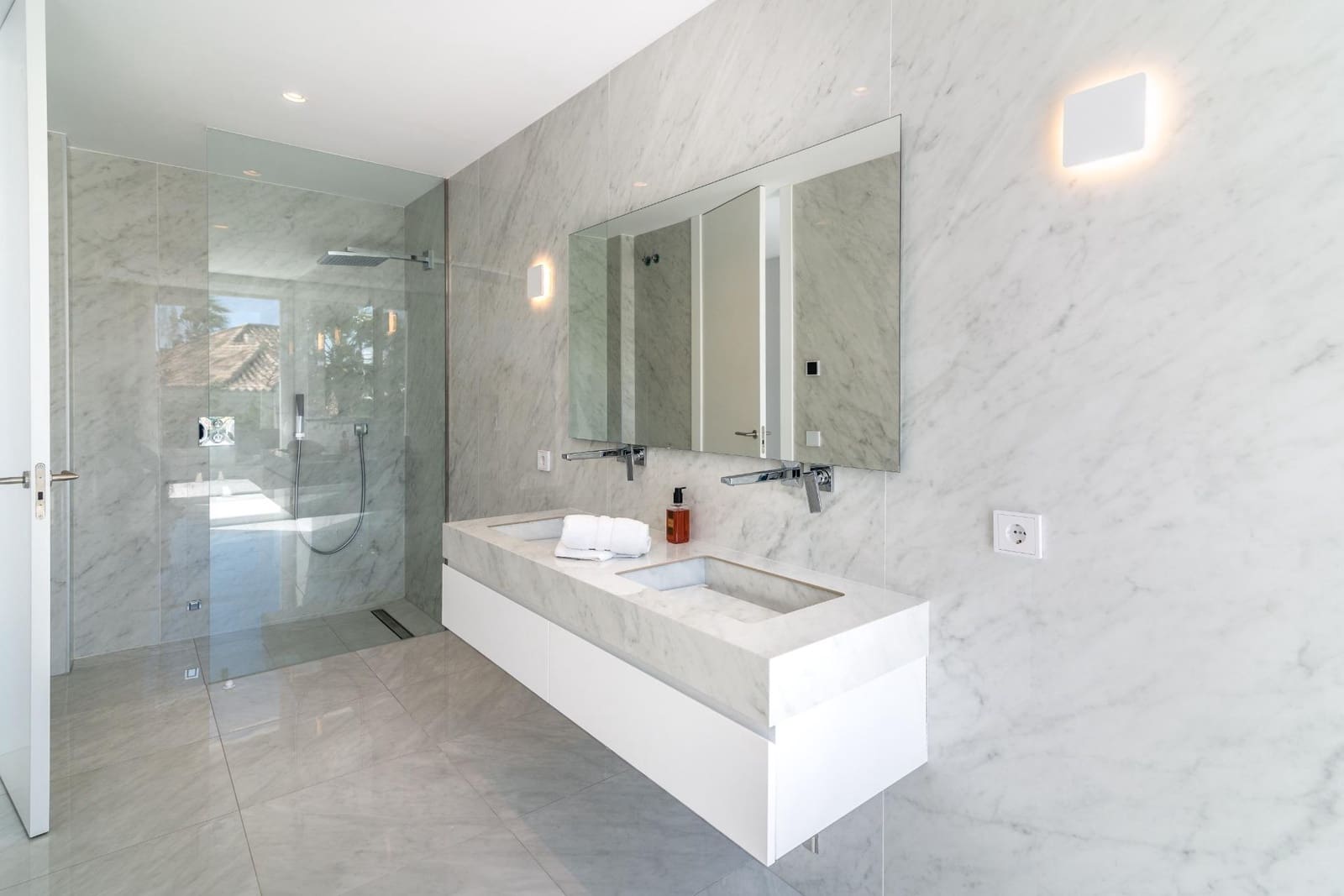 8 bedroom Villa for sale in Marbella with pool garage - € 7,900,000 (Ref: 7782744)