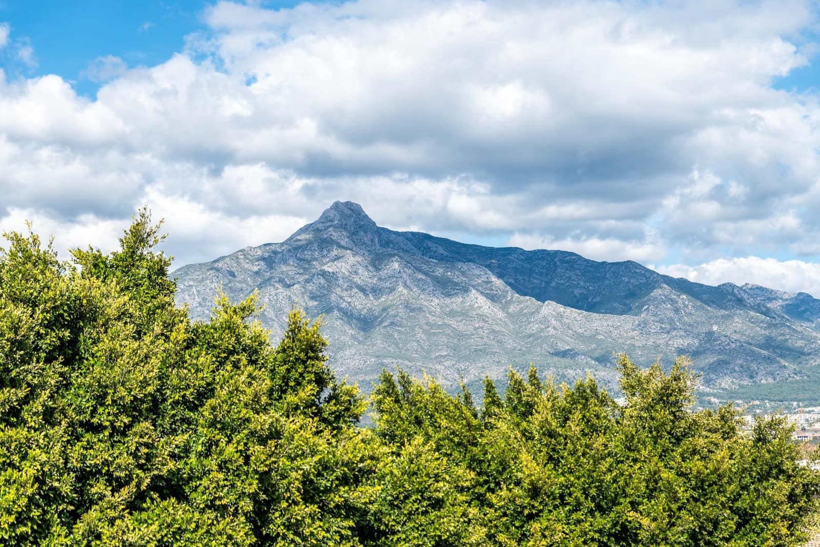 8 bedroom Villa for sale in Marbella with pool garage - € 7,900,000 (Ref: 7782744)