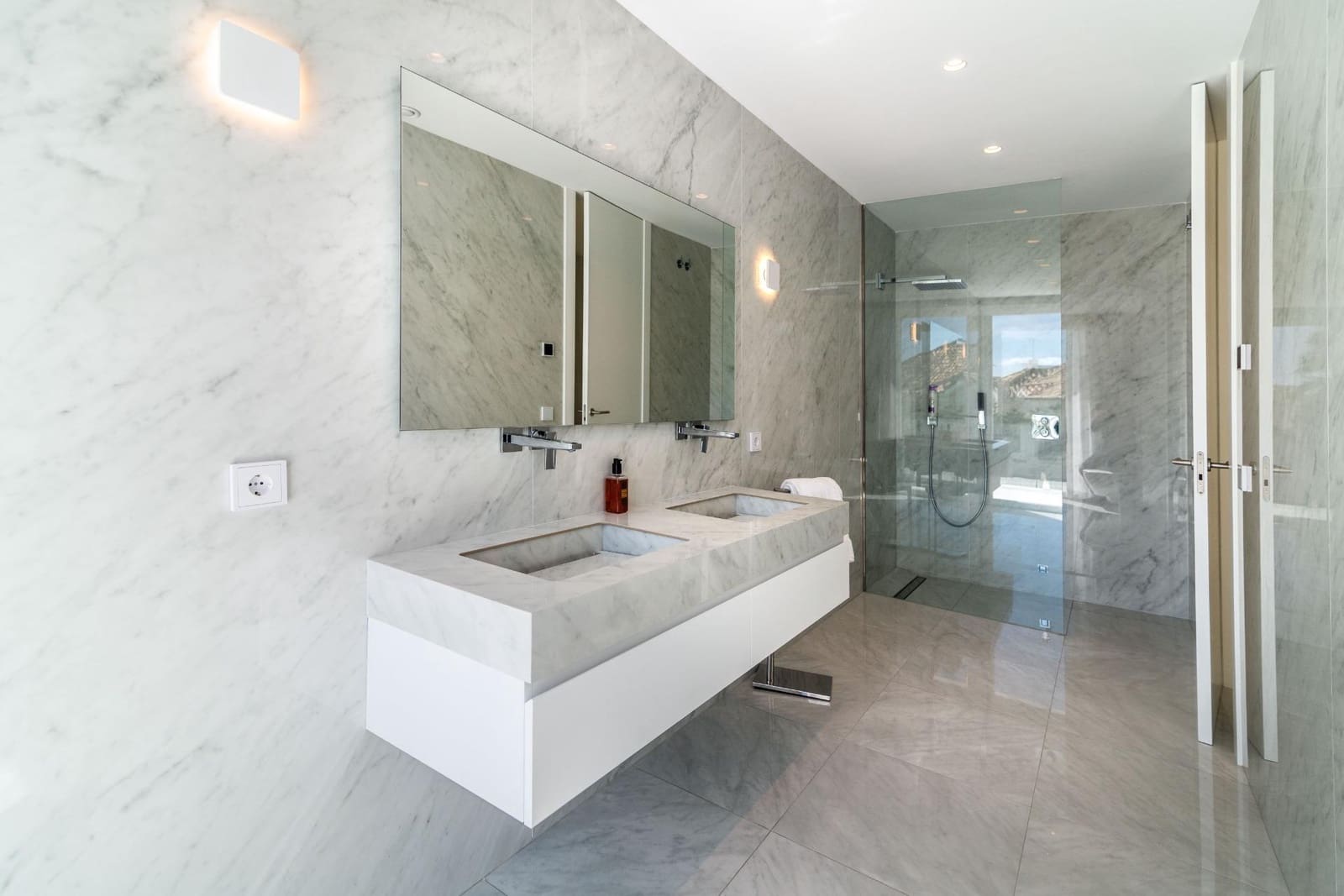 8 bedroom Villa for sale in Marbella with pool garage - € 7,900,000 (Ref: 7782744)