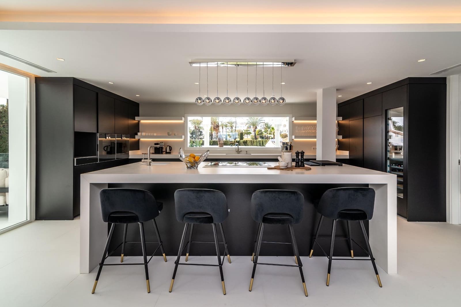 8 bedroom Villa for sale in Marbella with pool garage - € 7,900,000 (Ref: 7782744)