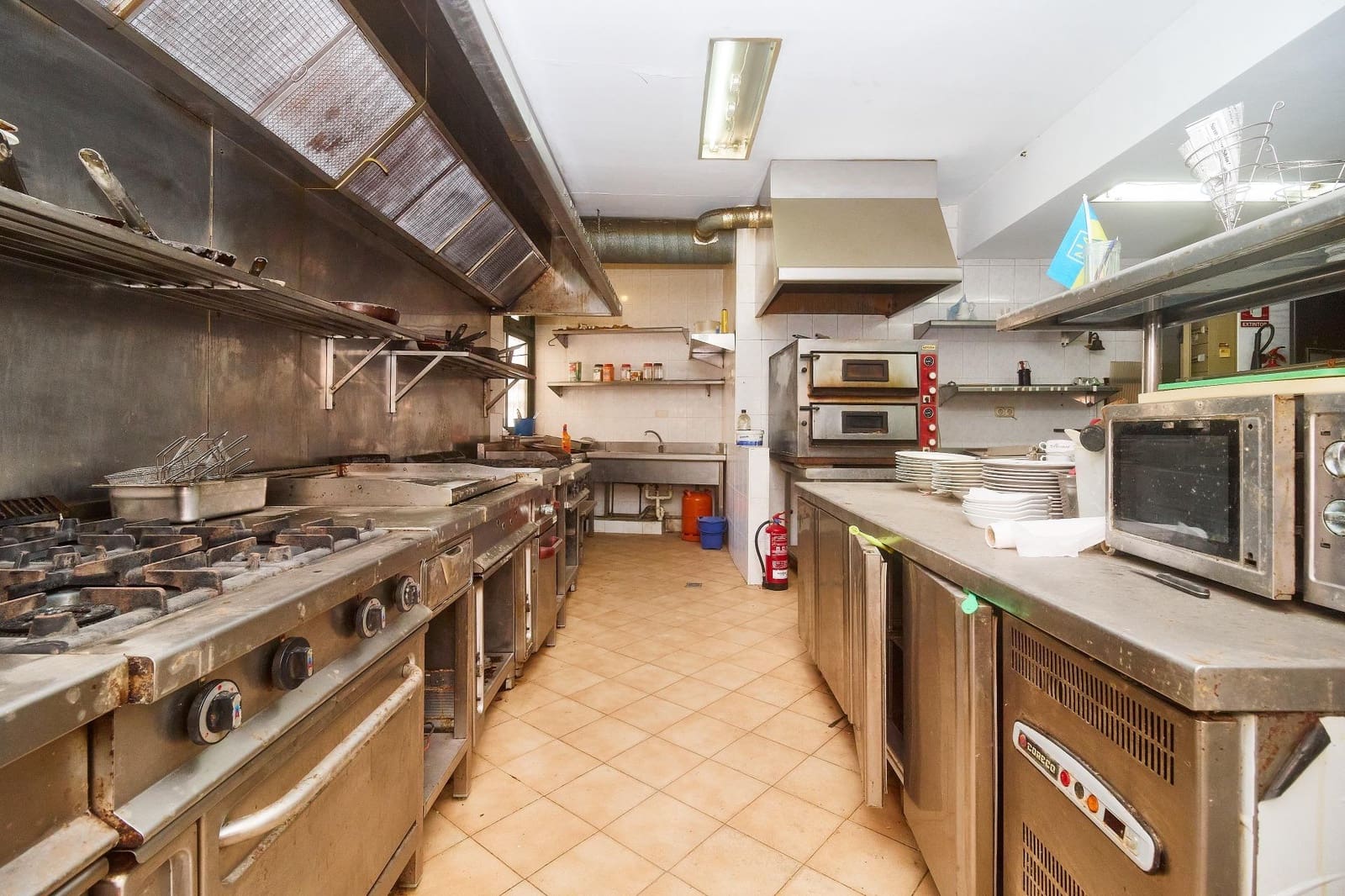 Företag till salu i Marbella - 550 000 € (Ref: 8577653)