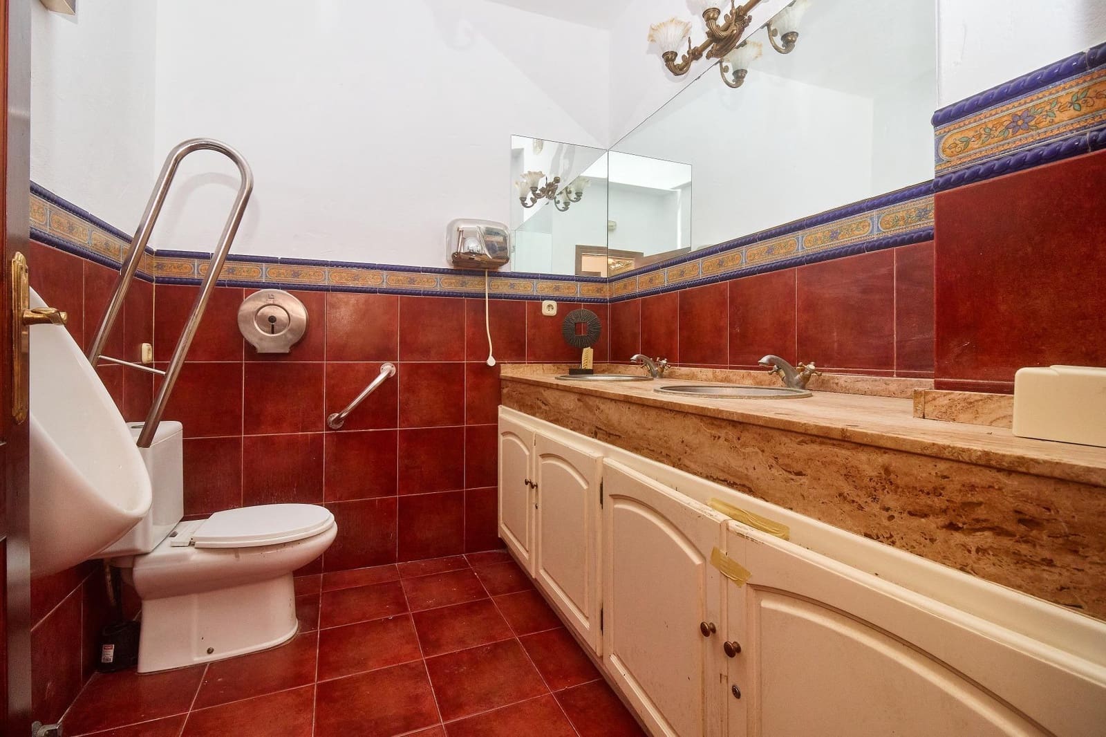 Företag till salu i Marbella - 550 000 € (Ref: 8577653)