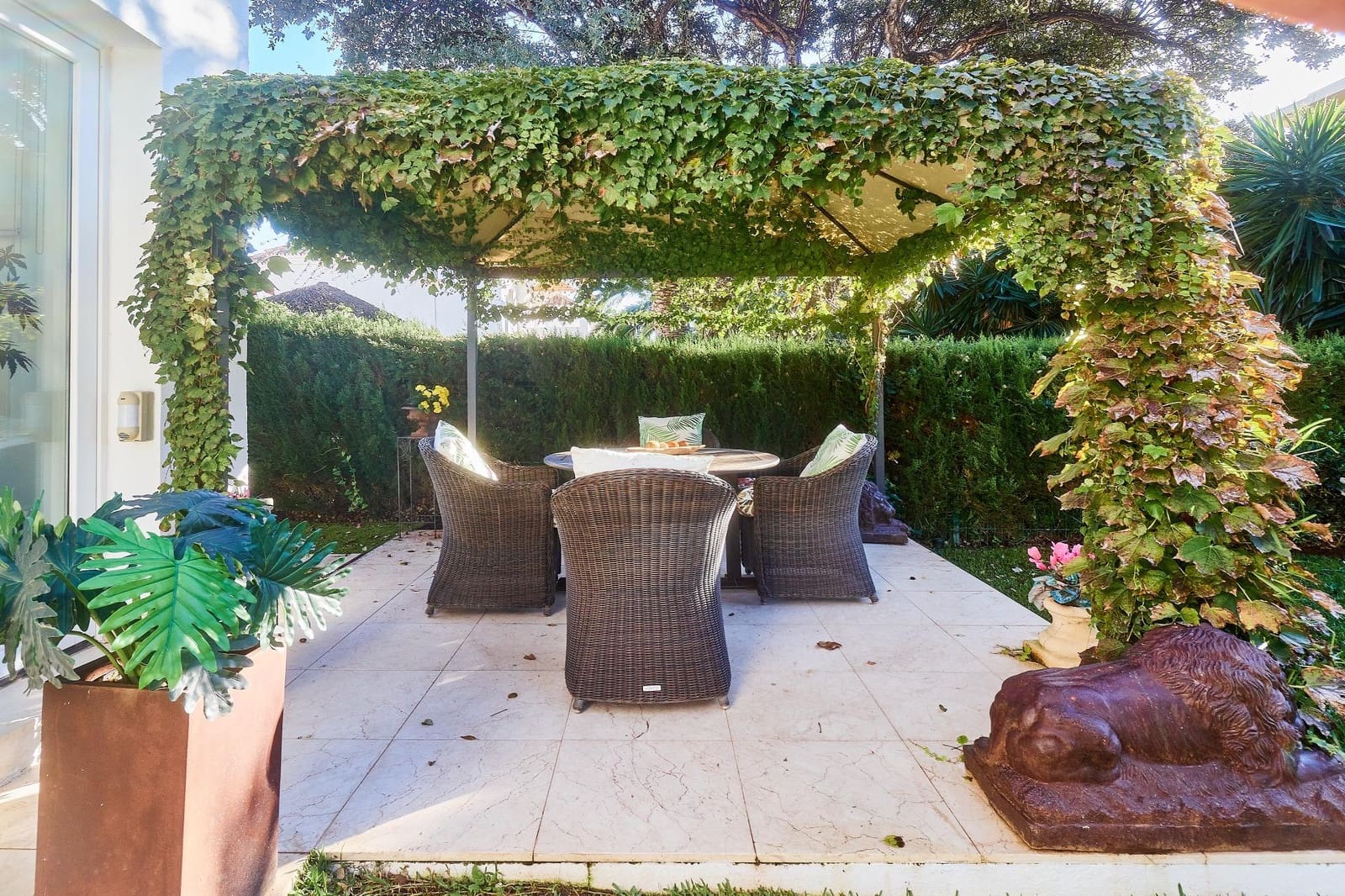 4 bedroom Villa for sale in Mijas with pool garage - € 899,000 (Ref: 8666662)