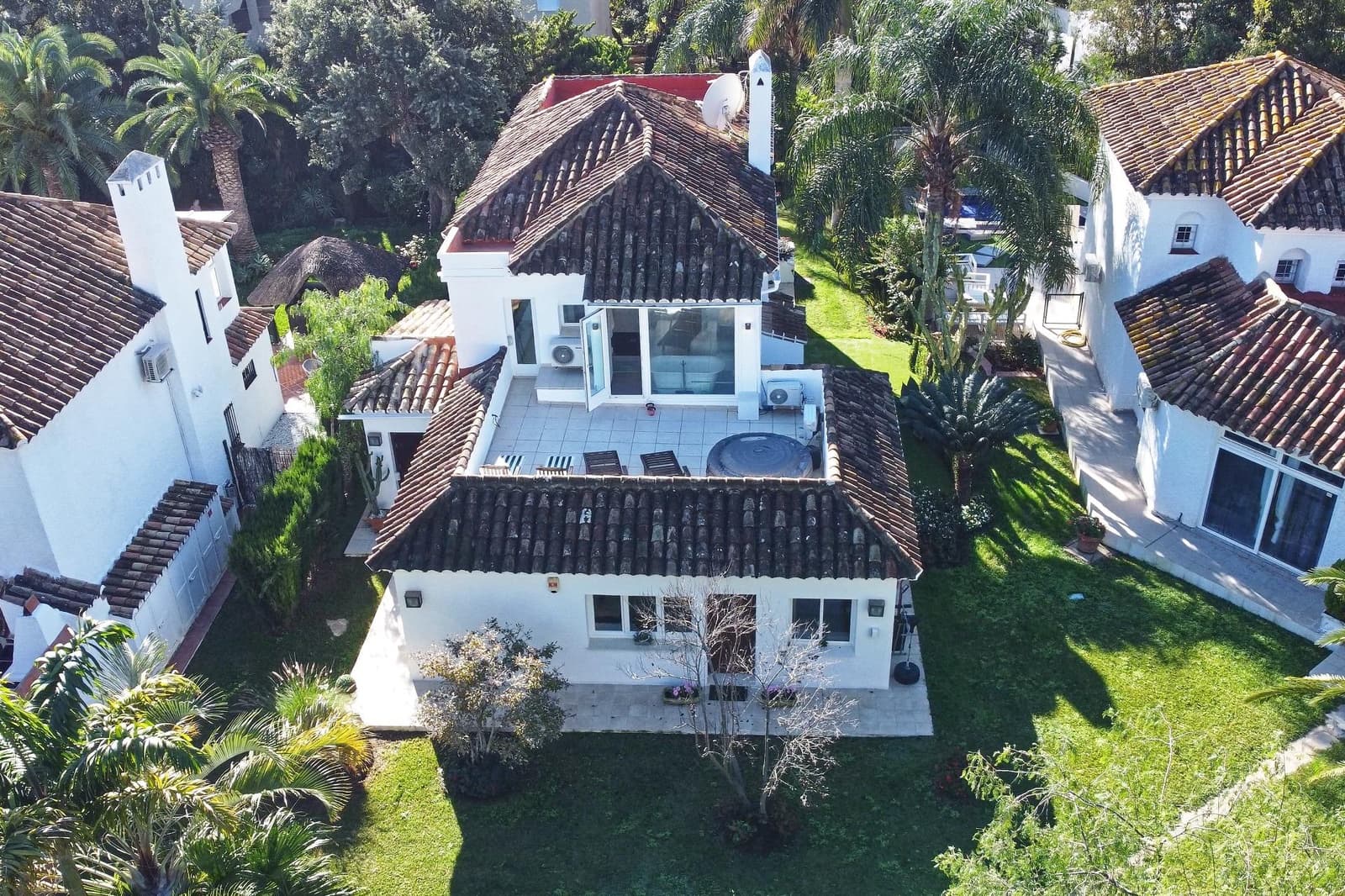 4 bedroom Villa for sale in Mijas with pool garage - € 899,000 (Ref: 8666662)