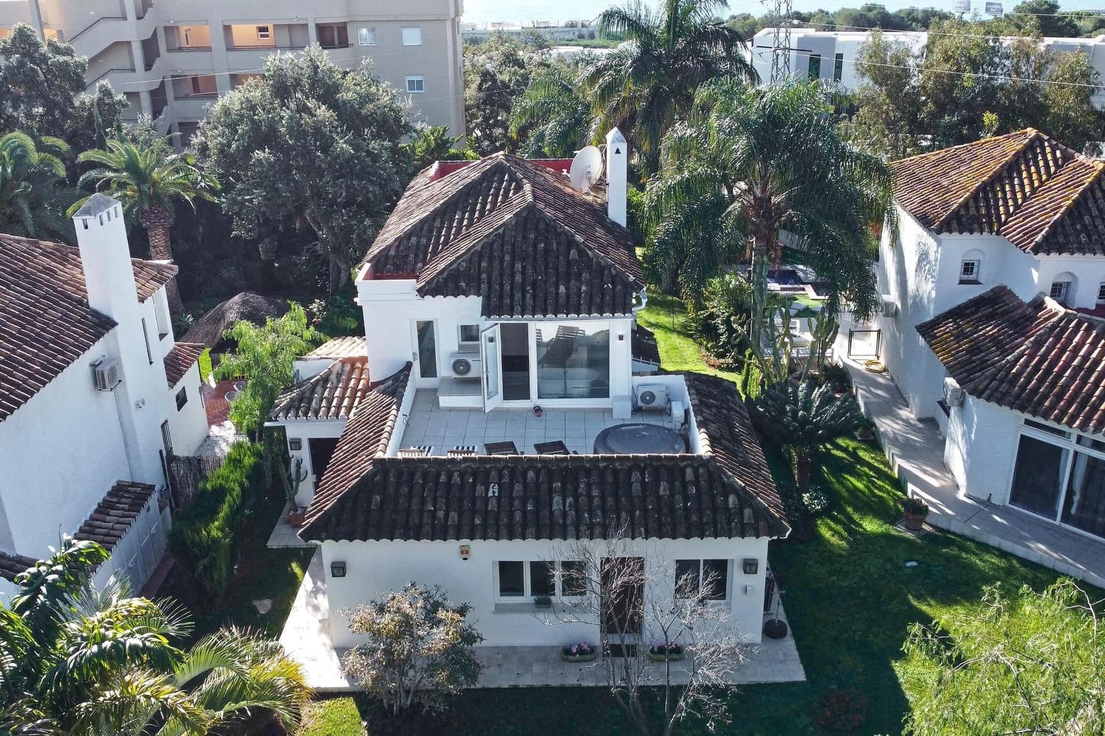 4 bedroom Villa for sale in Mijas with pool garage - € 899,000 (Ref: 8666662)