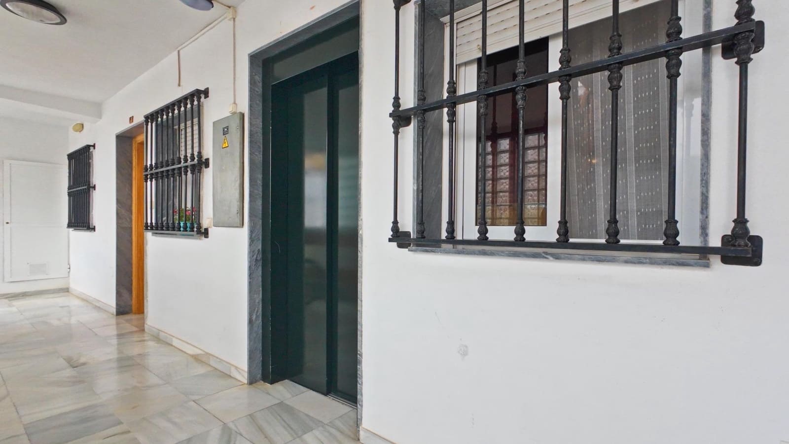 1 soverom Penthouse til salgs i Fuengirola med svømmebasseng - € 270 000 (Ref: 8677945)