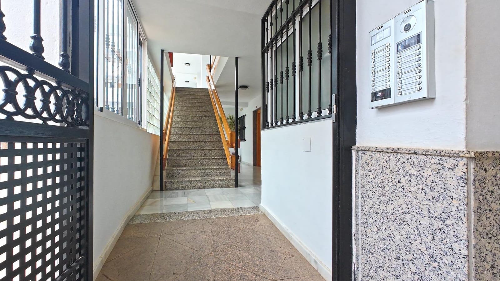 1 soverom Penthouse til salgs i Fuengirola med svømmebasseng - € 270 000 (Ref: 8677945)