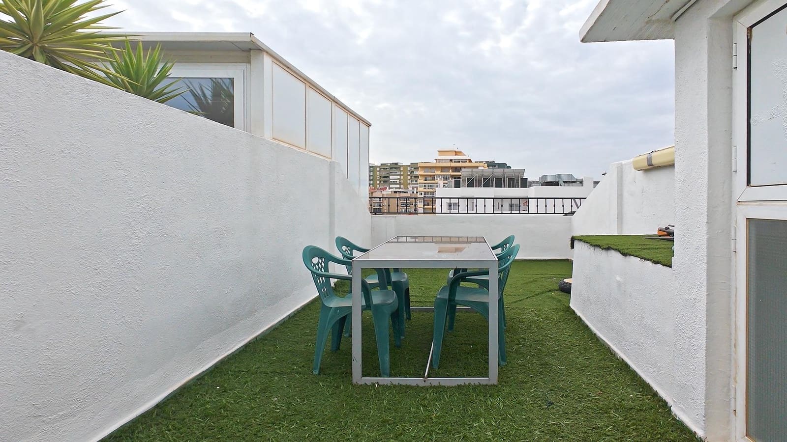 1 soverom Penthouse til salgs i Fuengirola med svømmebasseng - € 270 000 (Ref: 8677945)