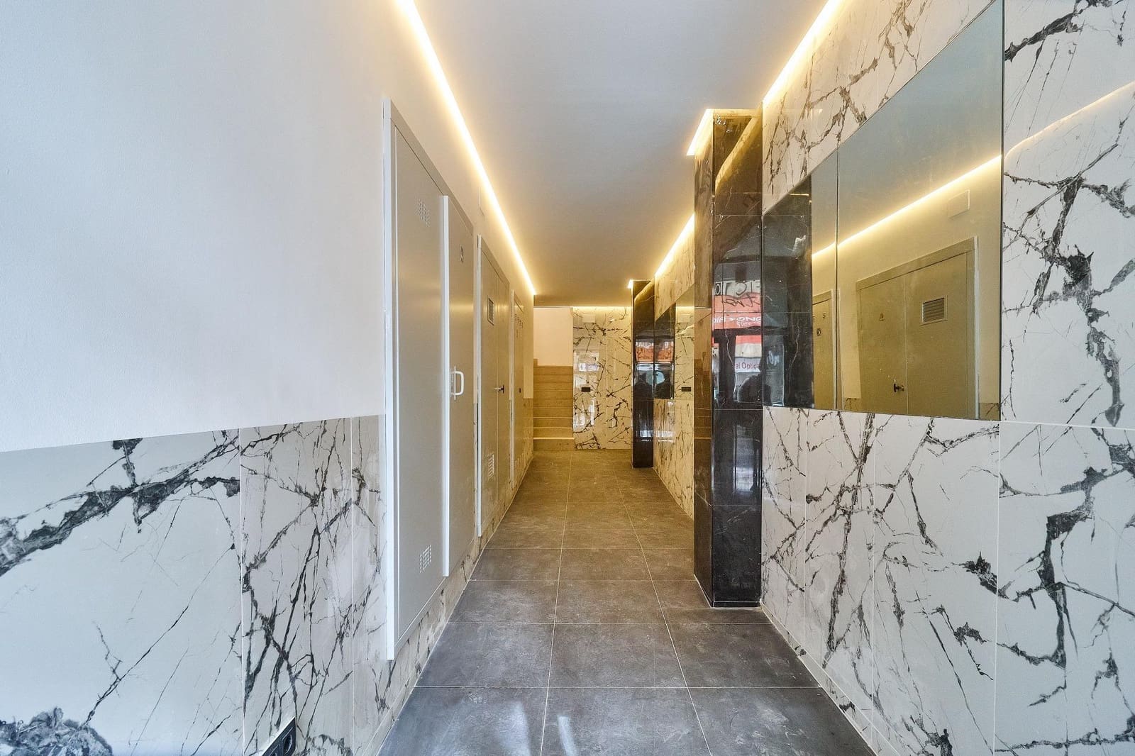 Kommersiell till salu i Fuengirola - 1 600 000 € (Ref: 8855064)