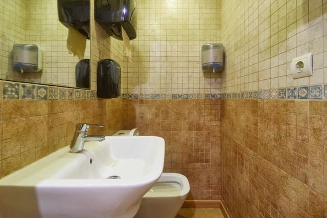 Komercyjne na sprzedaż w Fuengirola - 795 000 € (Ref: 8884439)