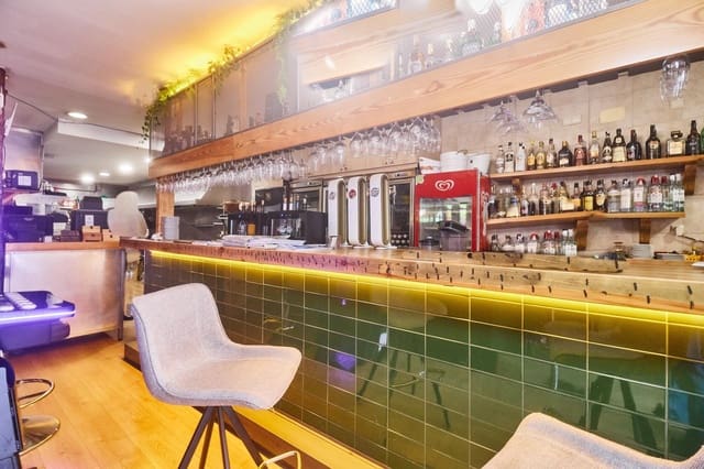 Komercyjne na sprzedaż w Fuengirola - 795 000 € (Ref: 8884439)