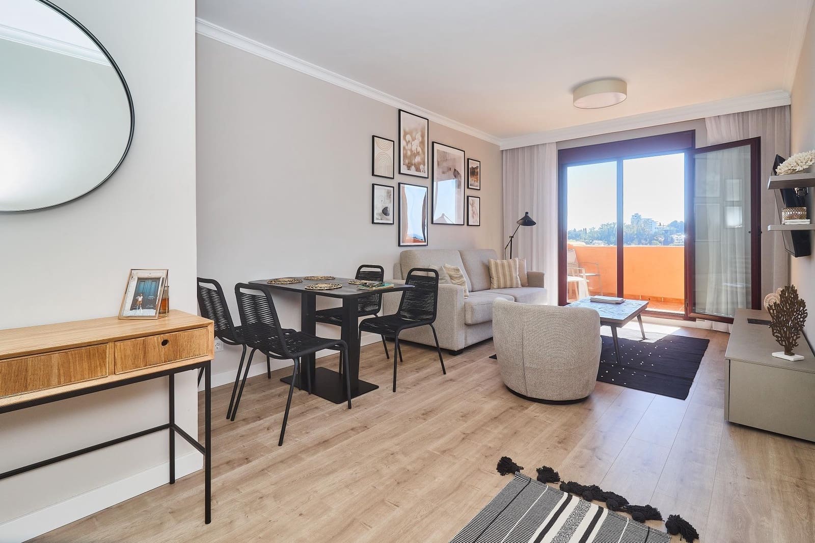 2 bedroom Apartment for sale in Benahavis with pool - € 320,000 (Ref: 8918240)