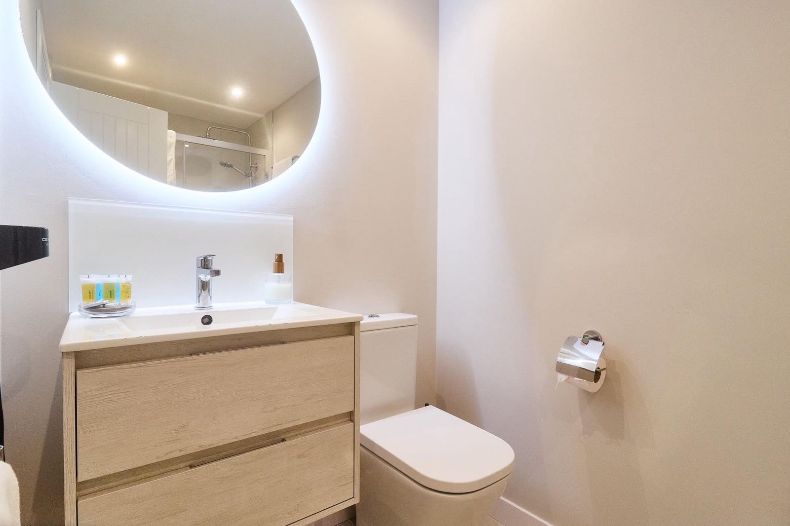 2 bedroom Apartment for sale in Benahavis with pool - € 320,000 (Ref: 8918240)