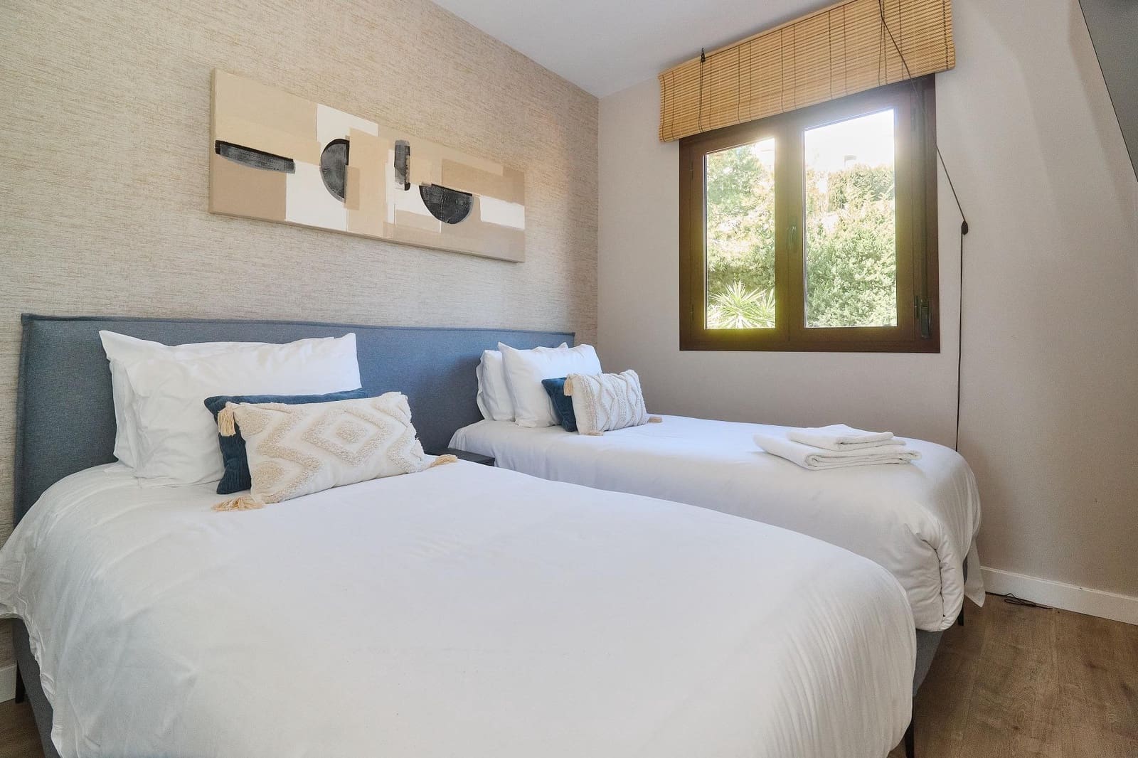 2 bedroom Apartment for sale in Benahavis with pool - € 320,000 (Ref: 8918240)