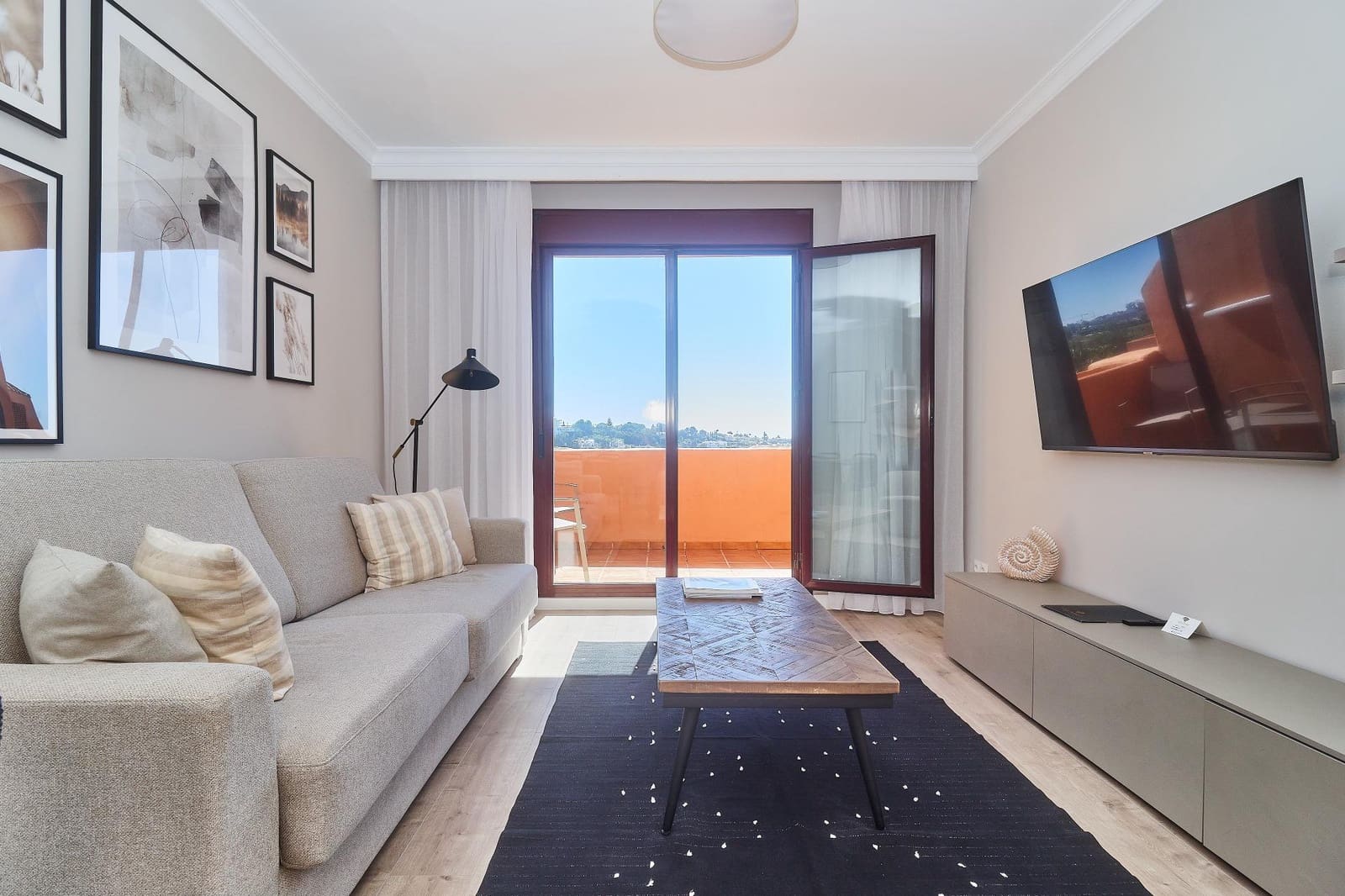 2 bedroom Apartment for sale in Benahavis with pool - € 320,000 (Ref: 8918240)