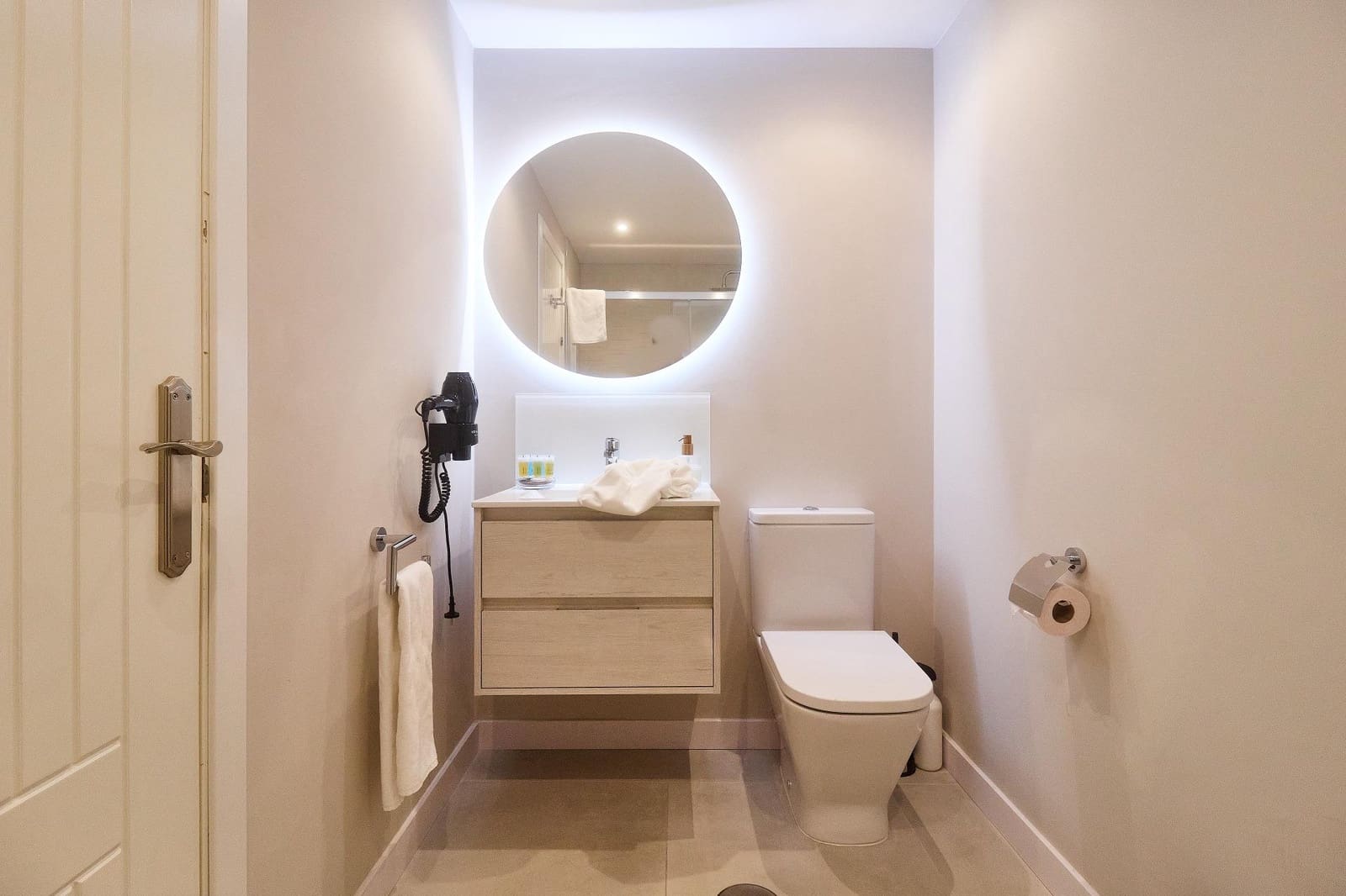 2 bedroom Apartment for sale in Benahavis with pool - € 320,000 (Ref: 8918240)