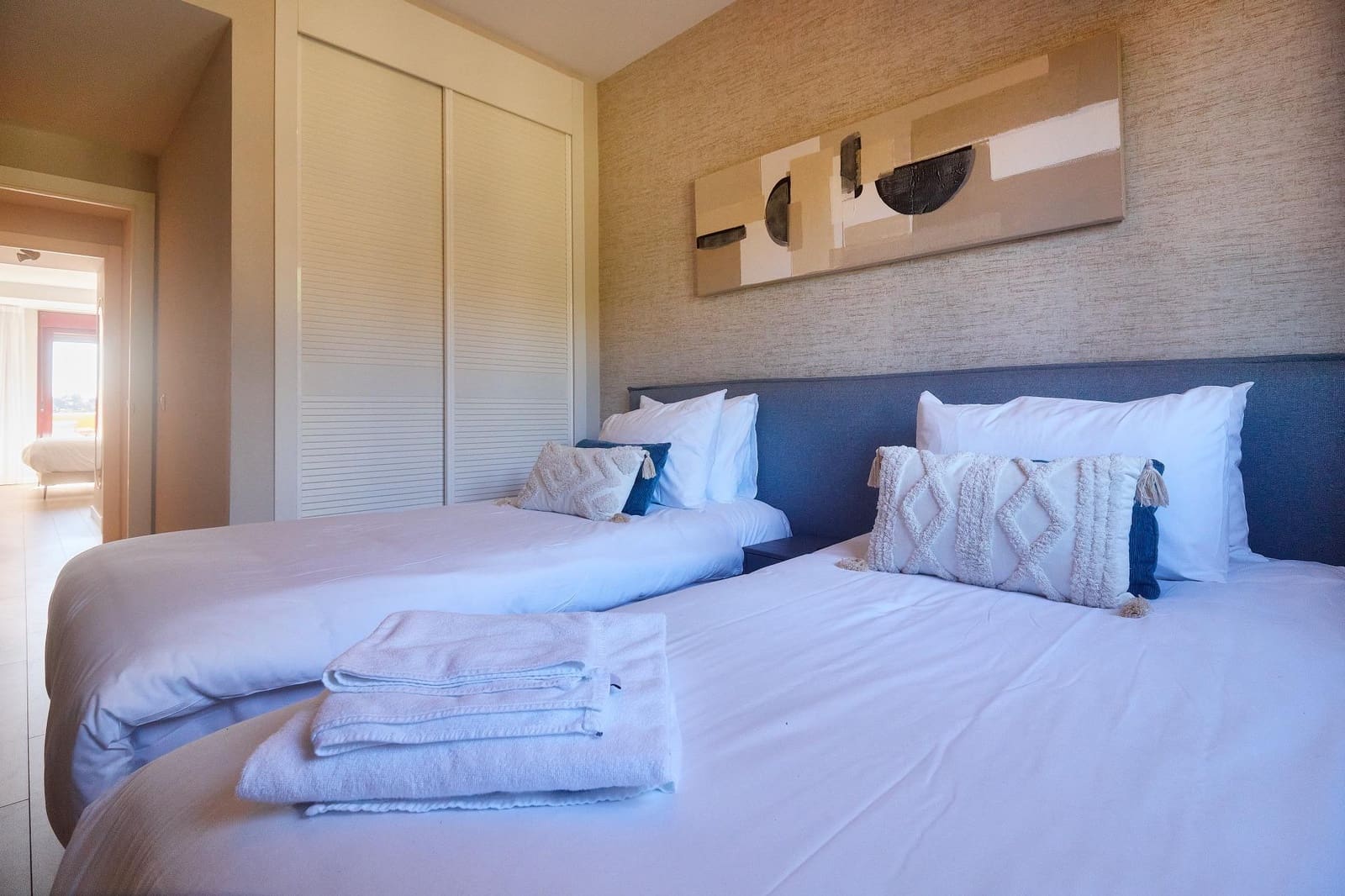 2 bedroom Apartment for sale in Benahavis with pool - € 320,000 (Ref: 8918240)