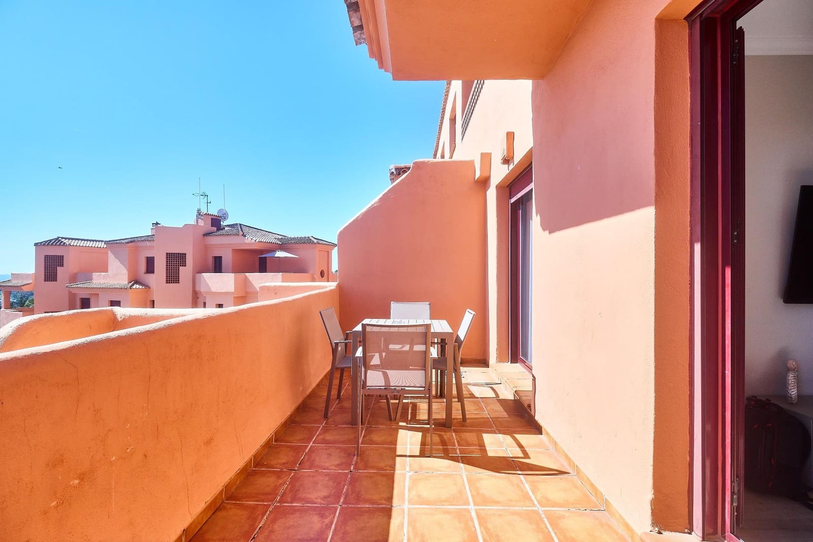 2 bedroom Apartment for sale in Benahavis with pool - € 320,000 (Ref: 8918240)