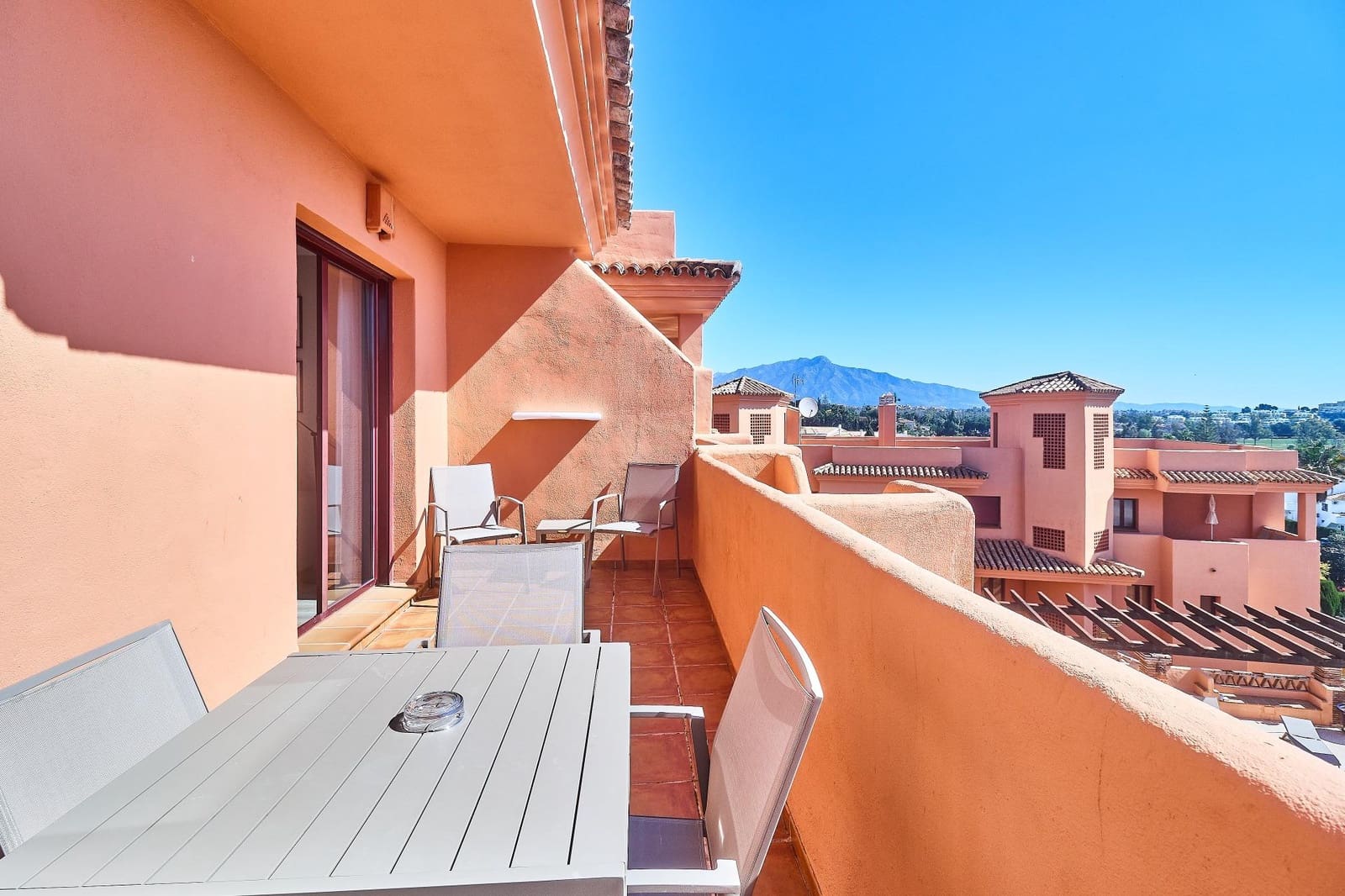 2 bedroom Apartment for sale in Benahavis with pool - € 320,000 (Ref: 8918240)