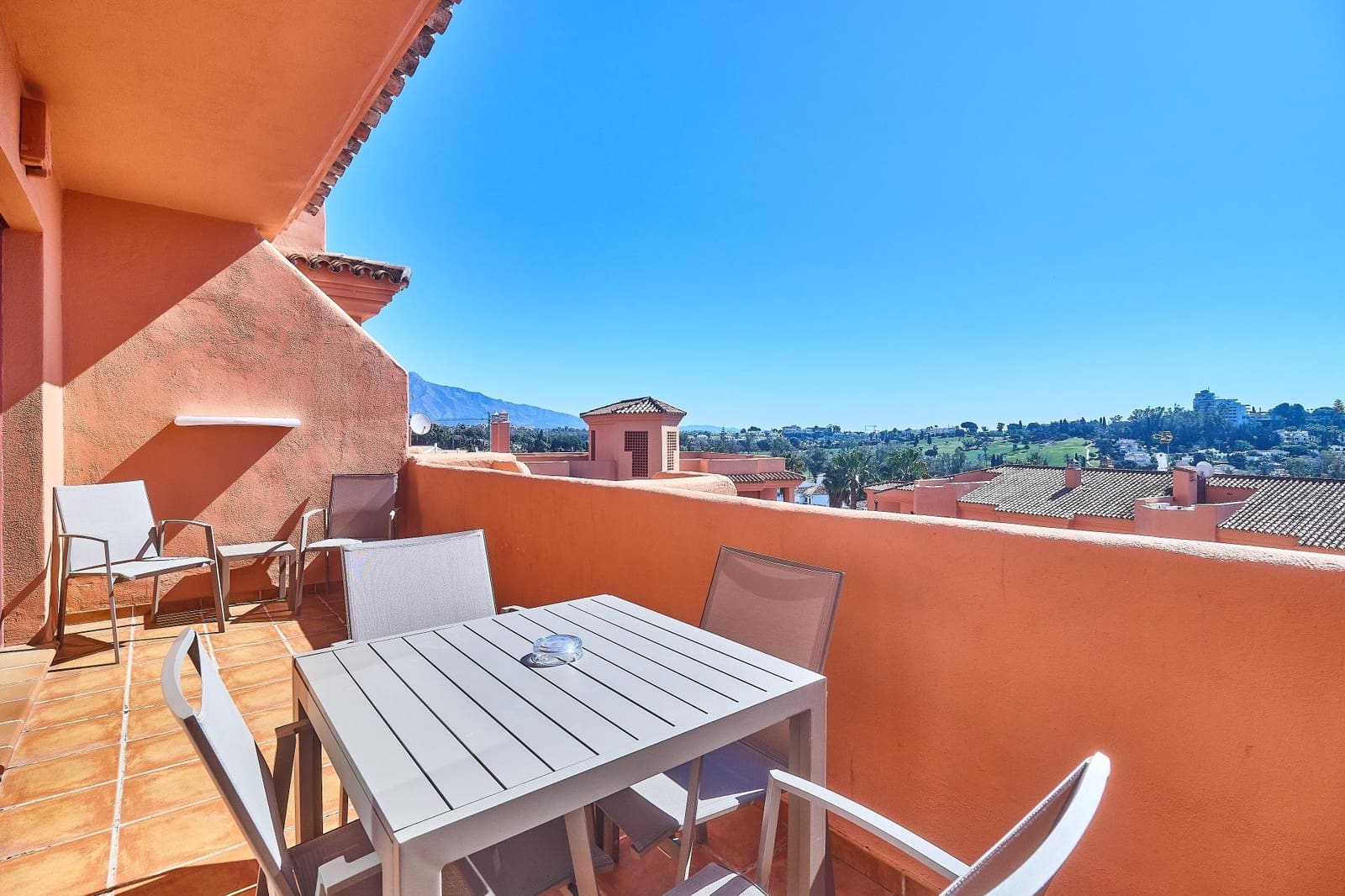 2 bedroom Apartment for sale in Benahavis with pool - € 320,000 (Ref: 8918240)