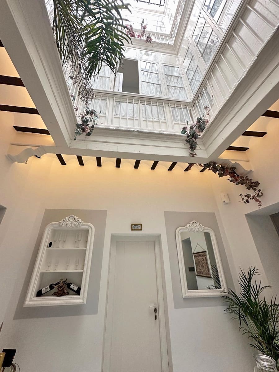 9 makuuhuone Hotelli myytävänä paikassa Cadiz kaupunki - 1 450 000 € (Ref: 8924044)