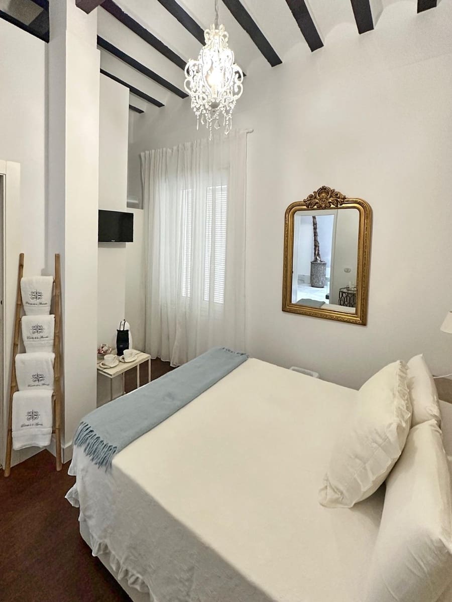 9 makuuhuone Hotelli myytävänä paikassa Cadiz kaupunki - 1 450 000 € (Ref: 8924044)