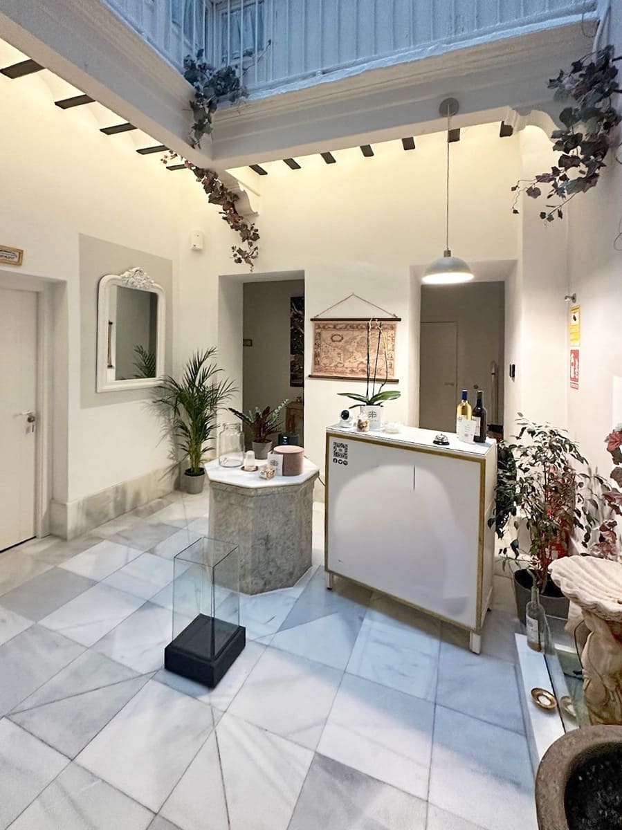 9 makuuhuone Hotelli myytävänä paikassa Cadiz kaupunki - 1 450 000 € (Ref: 8924044)