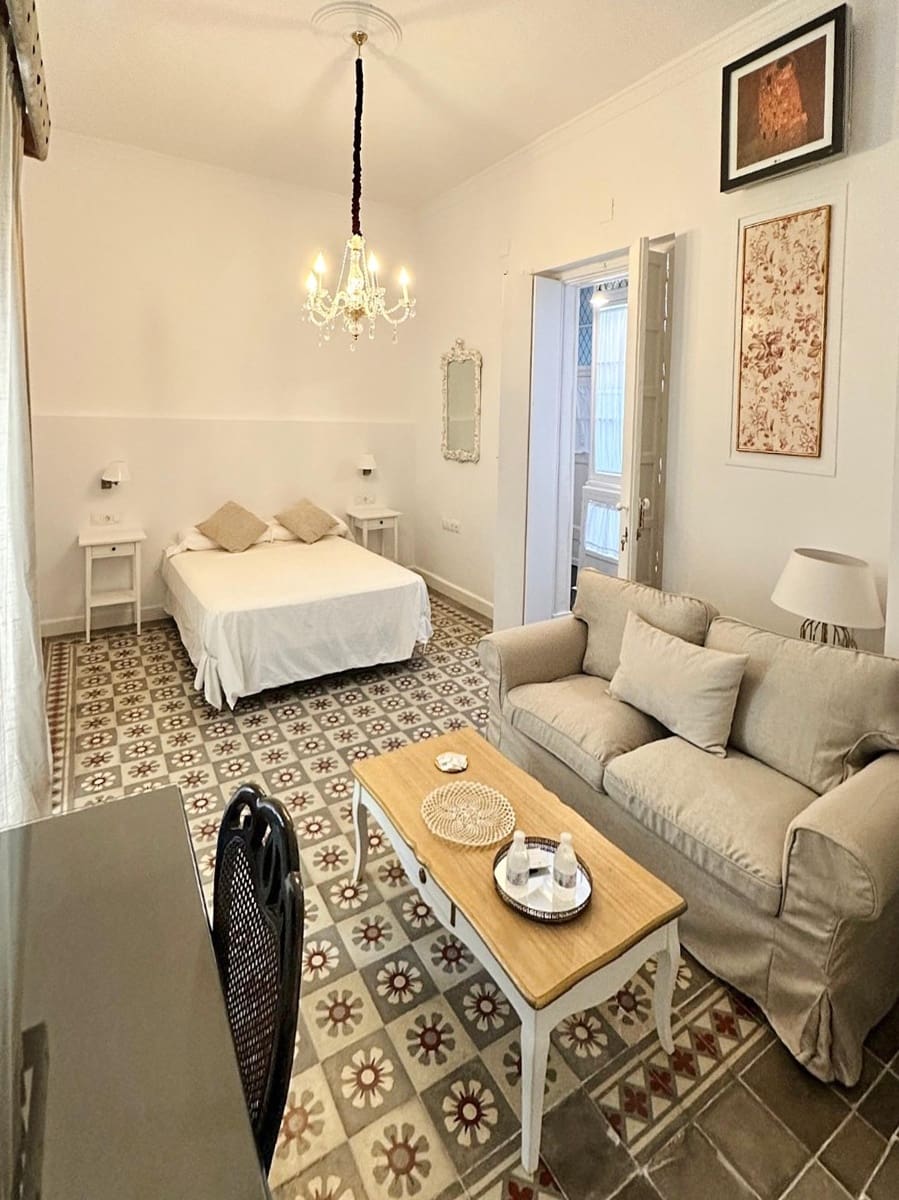 9 makuuhuone Hotelli myytävänä paikassa Cadiz kaupunki - 1 450 000 € (Ref: 8924044)