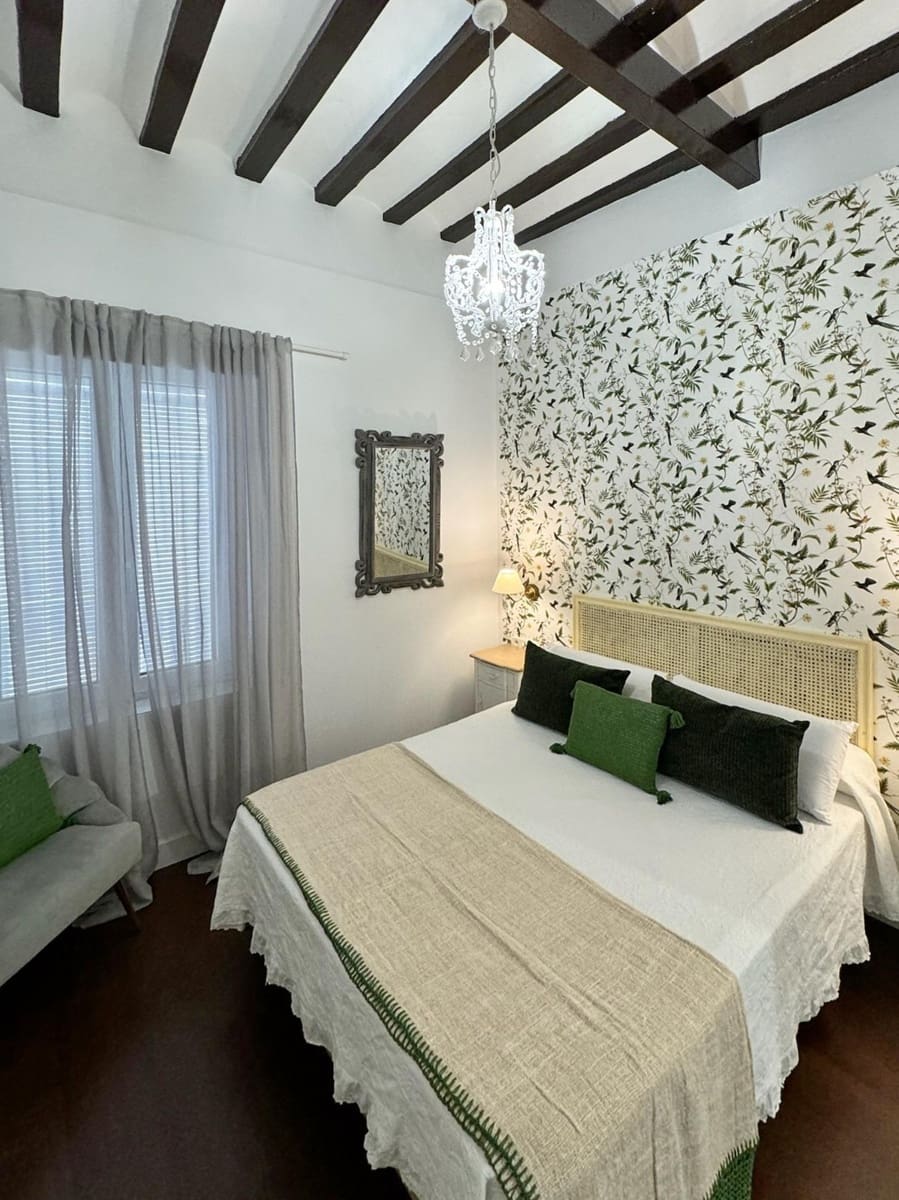 9 makuuhuone Hotelli myytävänä paikassa Cadiz kaupunki - 1 450 000 € (Ref: 8924044)