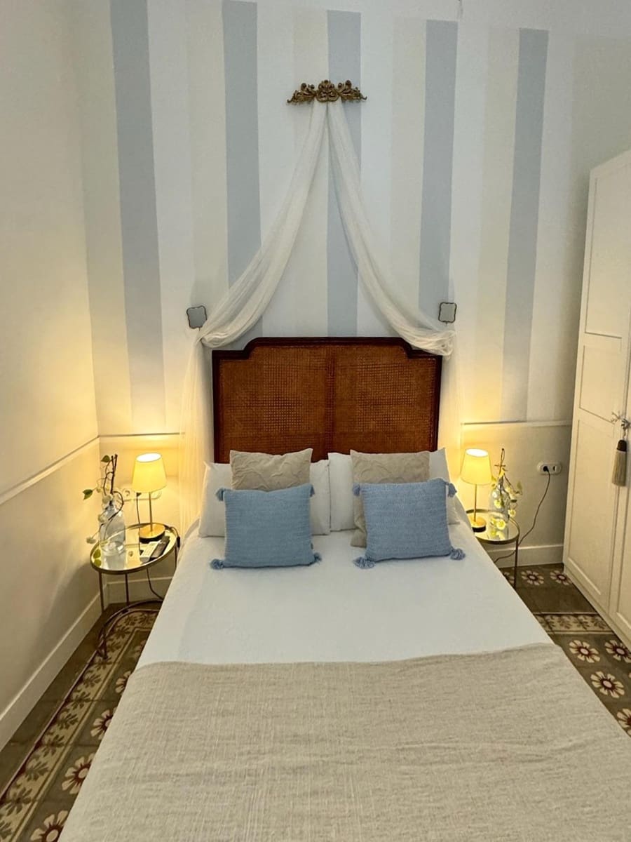 9 makuuhuone Hotelli myytävänä paikassa Cadiz kaupunki - 1 450 000 € (Ref: 8924044)