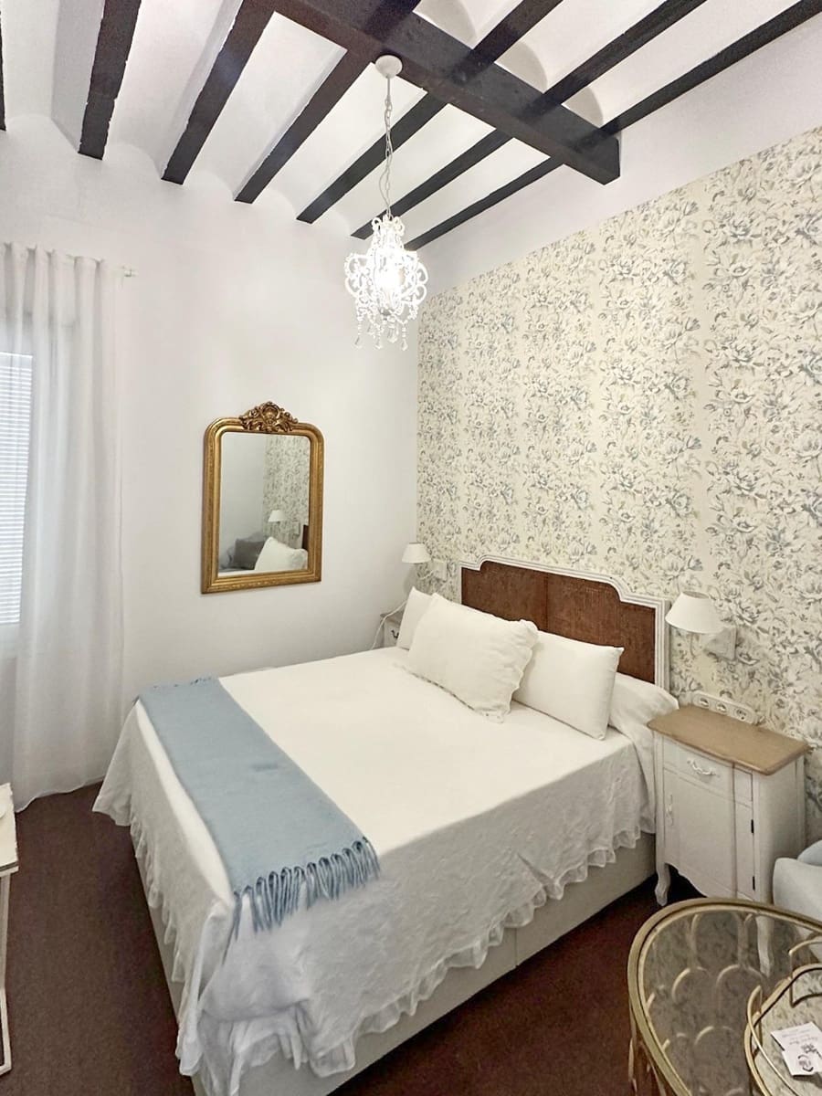 9 makuuhuone Hotelli myytävänä paikassa Cadiz kaupunki - 1 450 000 € (Ref: 8924044)