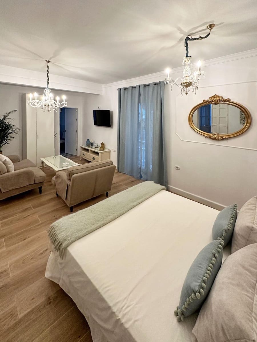 9 makuuhuone Hotelli myytävänä paikassa Cadiz kaupunki - 1 450 000 € (Ref: 8924044)