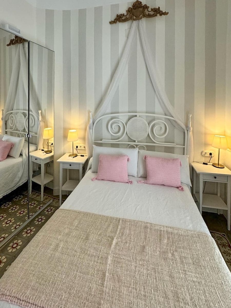 9 makuuhuone Hotelli myytävänä paikassa Cadiz kaupunki - 1 450 000 € (Ref: 8924044)