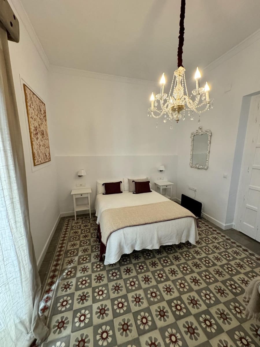 9 makuuhuone Hotelli myytävänä paikassa Cadiz kaupunki - 1 450 000 € (Ref: 8924044)