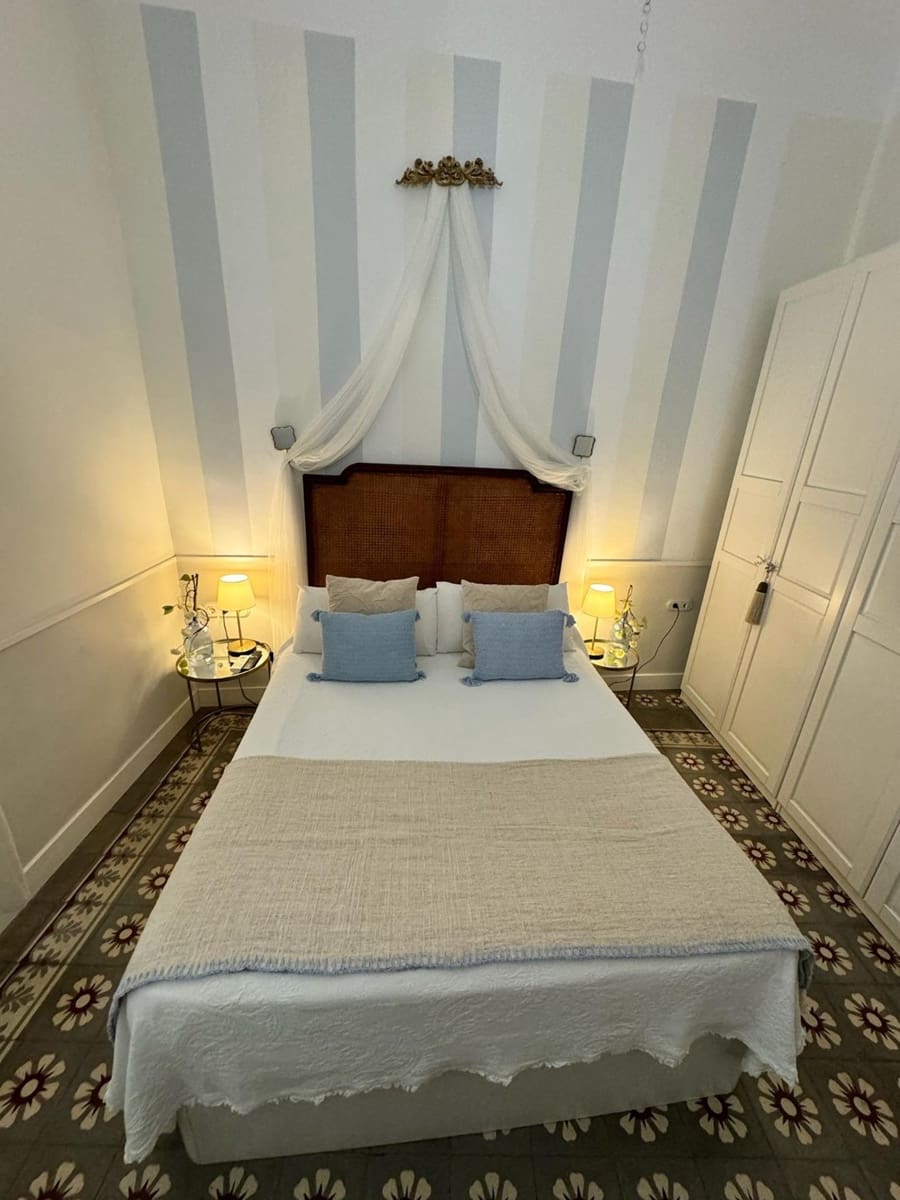 9 makuuhuone Hotelli myytävänä paikassa Cadiz kaupunki - 1 450 000 € (Ref: 8924044)